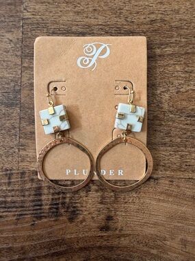 Plunder Gold Hammered Hoop Earrings with White Marble Squares